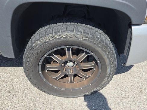 Used 2011 Chevrolet Silverado 1500 LS AWD/4WD image 9