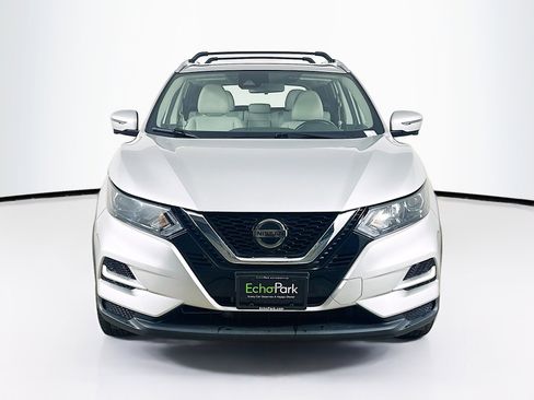 Used 2022 Nissan Rogue Sport SL FWD image 2