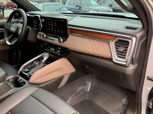 Used 2023 GMC Canyon Denali image 18