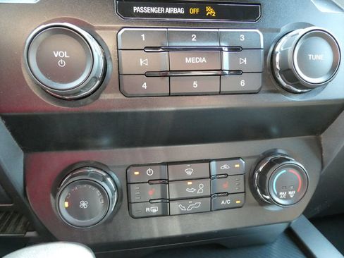 Used 2019 Ford F150 XLT w/ Equipment Group 302A Luxury AWD/4WD image 28