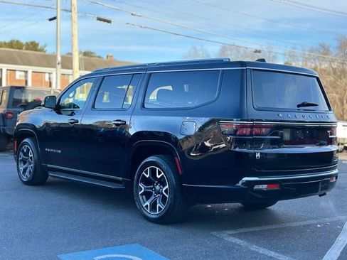 Used 2024 Jeep Wagoneer L Series III w/ Flexible Seating Group AWD/4WD image 3