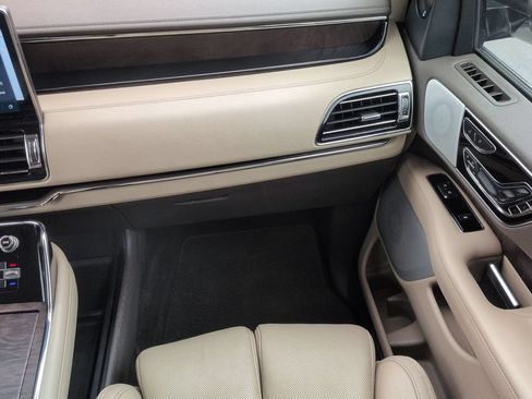 Used 2022 Lincoln Navigator L Reserve AWD/4WD image 31