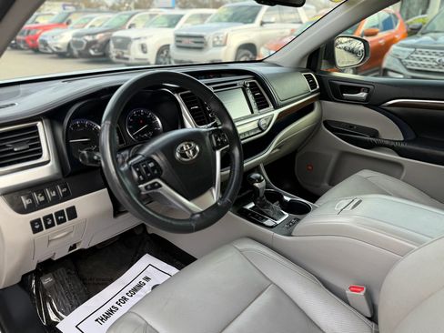 Used 2016 Toyota Highlander Limited Platinum image 15