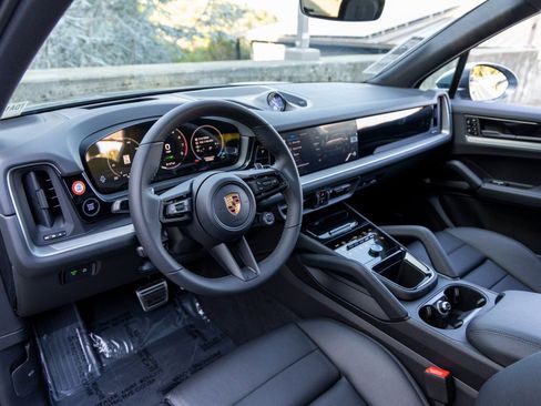 New 2026 Porsche Cayenne E-Hybrid AWD/4WD image 4