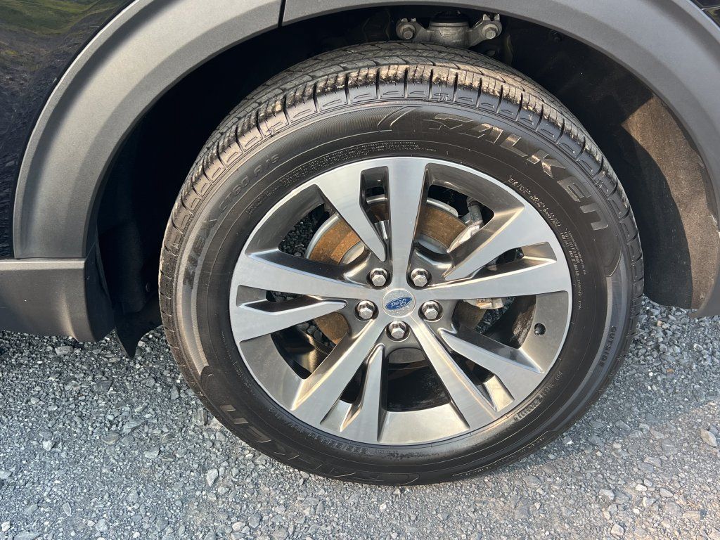 Used 2020 Ford Explorer Platinum w/ Premium Technology Package AWD/4WD image 19