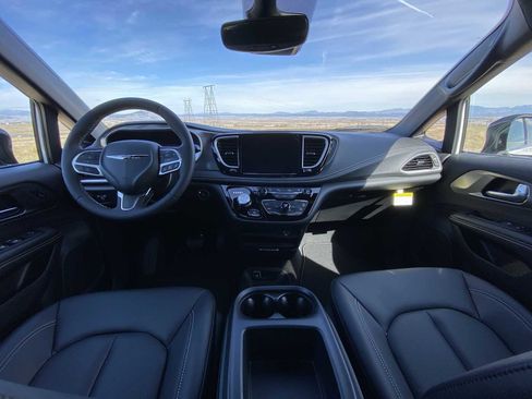 New 2026 Chrysler Pacifica Select AWD/4WD image 16