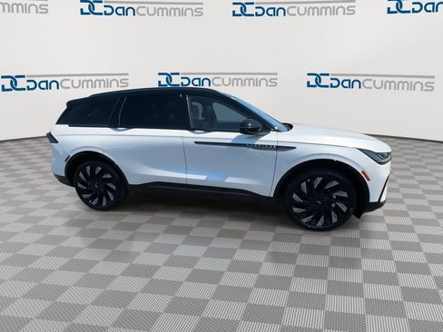 New 2026 Lincoln Nautilus Reserve AWD/4WD image 9