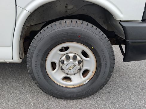 Used 2013 Chevrolet Express 3500 LS image 9