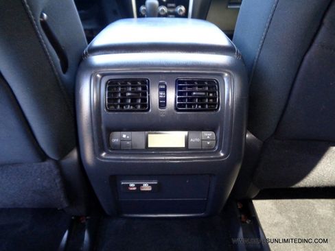 Used 2019 Nissan Pathfinder S image 14