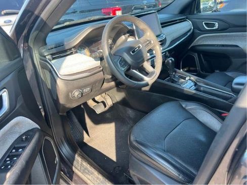 Used 2023 Jeep Compass 4WD image 9