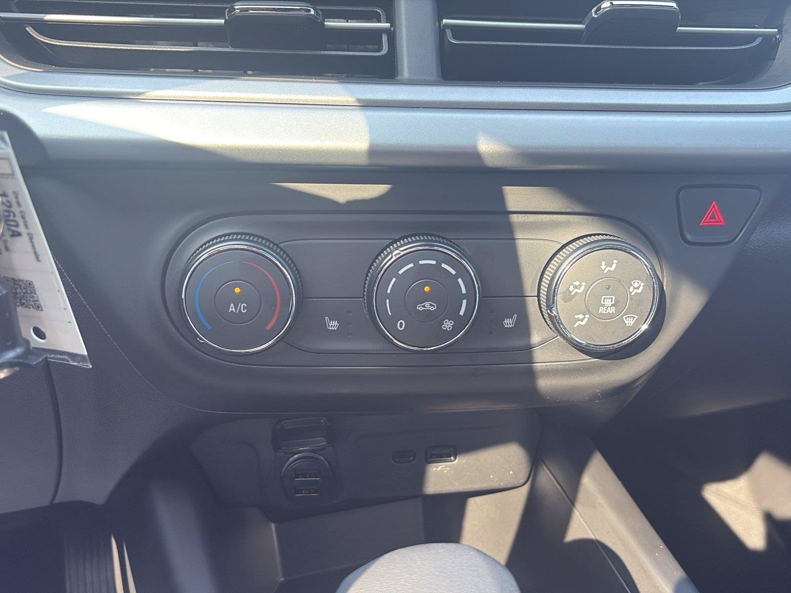 Used 2025 Chevrolet Trax RS FWD image 19