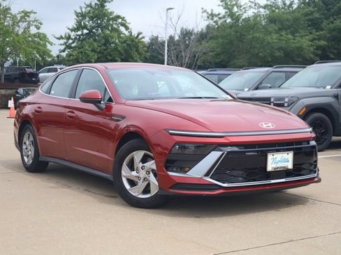 Certified 2025 Hyundai Sonata SE FWD image 2