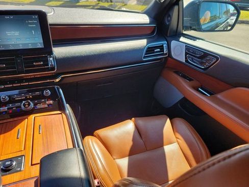 Used 2020 Lincoln Navigator L Reserve w/ Luxury Package image 23