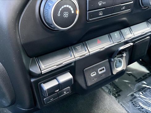 Used 2020 Chevrolet Silverado 2500 LT w/ Z71 Off-Road Package image 32