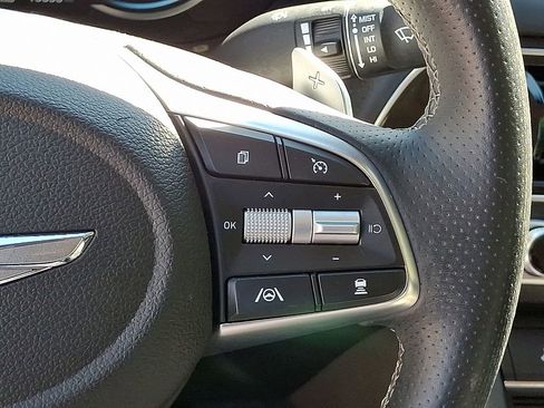 Used 2023 Genesis G70 2.0T image 22