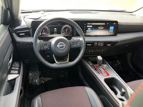 Used 2025 Nissan Kicks SR FWD image 17