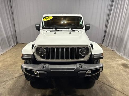 Used 2025 Jeep Wrangler Unlimited Sahara AWD/4WD image 5