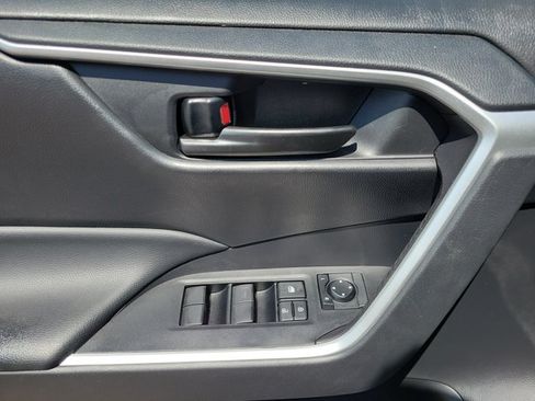Used 2023 Toyota RAV4 LE FWD image 7