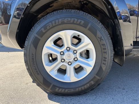 Used 2024 Toyota 4Runner SR5 AWD/4WD image 28