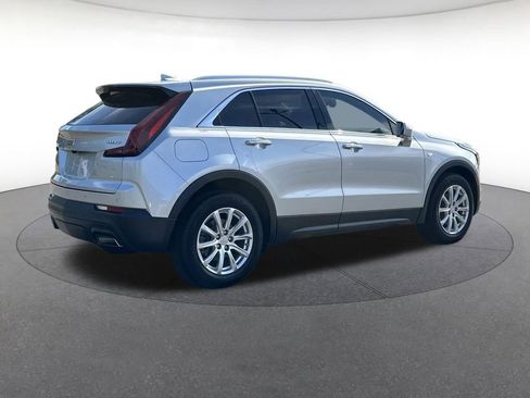Used 2019 Cadillac XT4 Luxury w/ Cold Weather Package FWD image 6