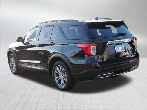 Used 2023 Ford Explorer XLT w/ Equipment Group 202A image 5