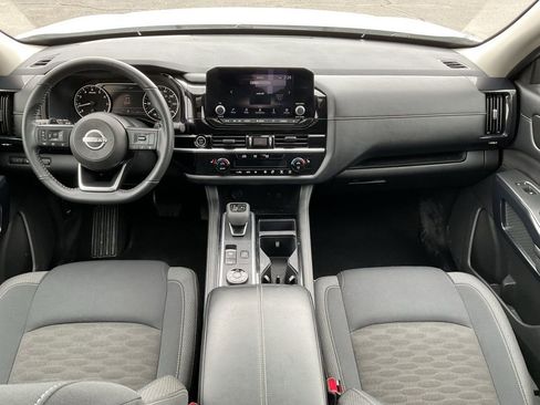 Used 2024 Nissan Pathfinder SV w/ SV Premium Package image 17