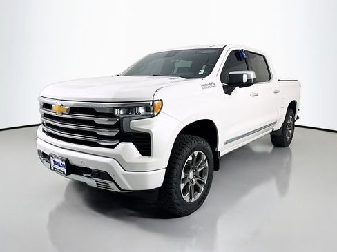Used 2024 Chevrolet Silverado 1500 High Country w/ Technology Package AWD/4WD image 3