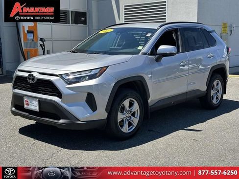 Used 2022 Toyota RAV4 XLE AWD/4WD image 4