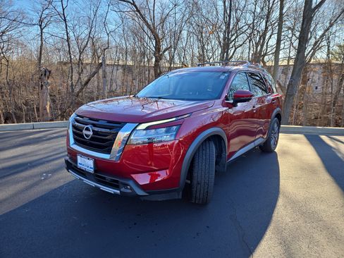 Used 2023 Nissan Pathfinder SL w/ SL Premium Package image 4