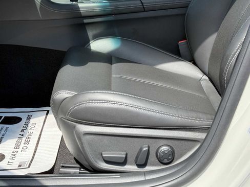 Used 2025 Genesis G70 2.5T RWD image 12