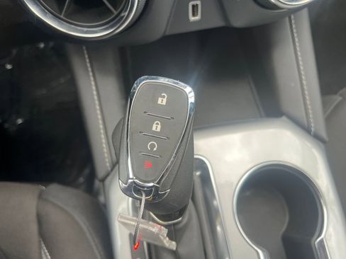 Used 2025 Chevrolet Blazer LT FWD image 21