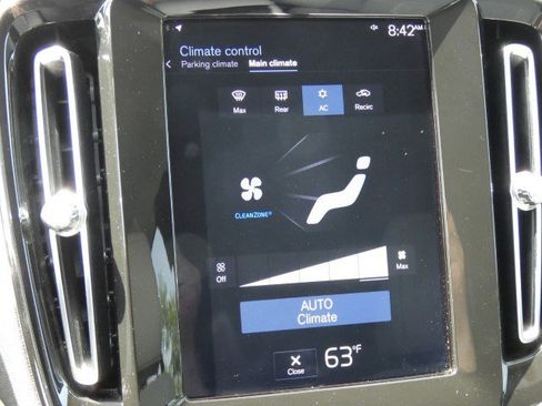 Used 2020 Volvo XC40 T4 Momentum FWD image 28