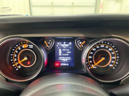 Used 2018 Jeep Wrangler Unlimited Sport S image 11