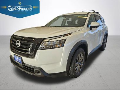 New 2025 Nissan Pathfinder SV w/ Black Appearance Package