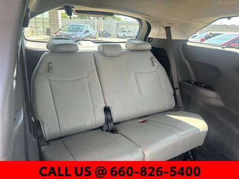 Used 2026 Toyota Sienna XLE FWD image 9