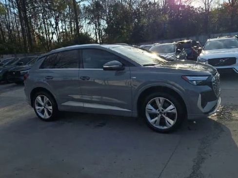 Used 2023 Audi Q4 e-tron Premium Plus image 2