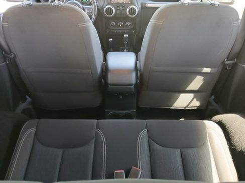 Used 2018 Jeep Wrangler Rubicon w/ Power Convenience Group AWD/4WD image 19