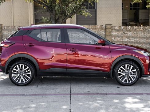 Used 2024 Nissan Kicks SV image 14