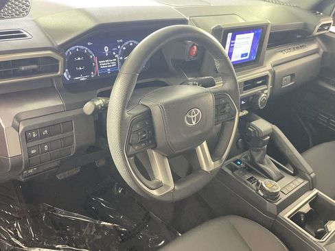 Used 2025 Toyota Tacoma TRD Off-Road AWD/4WD image 11