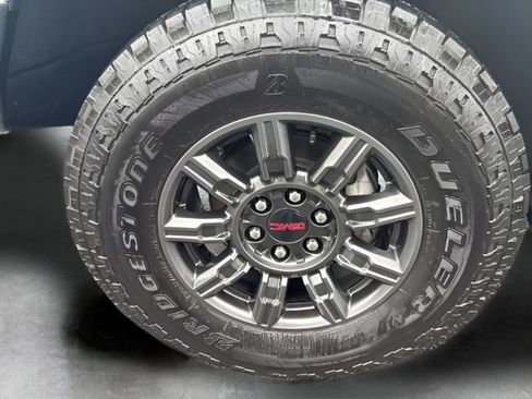 Used 2024 GMC Sierra 1500 AT4X AWD/4WD image 9
