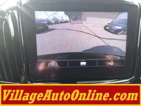 Used 2021 Chevrolet Traverse LT image 21