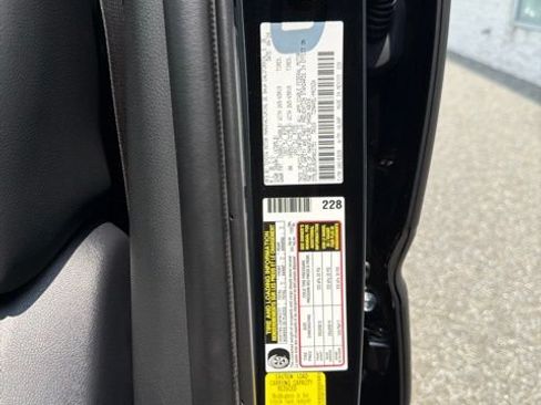 Used 2024 Toyota Tacoma Limited w/ Limited Package (LT) AWD/4WD image 28