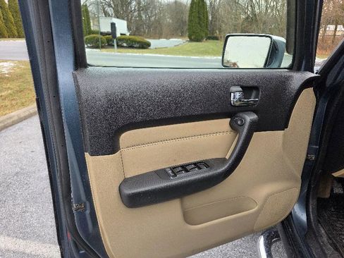 Used 2007 HUMMER H3 Adventure image 12