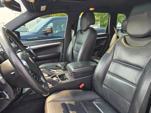 Used 2010 Porsche Cayenne AWD/4WD image 18