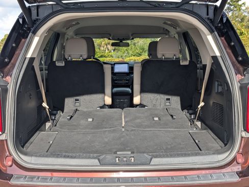 Used 2020 Ford Explorer XLT w/ Equipment Group 202A image 15