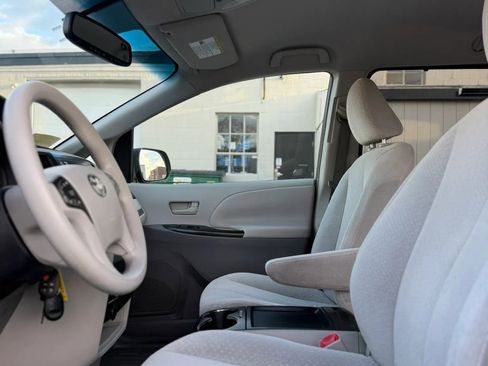 Used 2011 Toyota Sienna LE w/ Towing Pkg FWD image 15