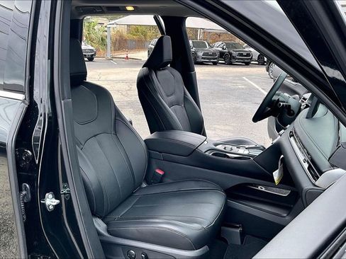 Certified 2025 INFINITI QX60 Pure image 12