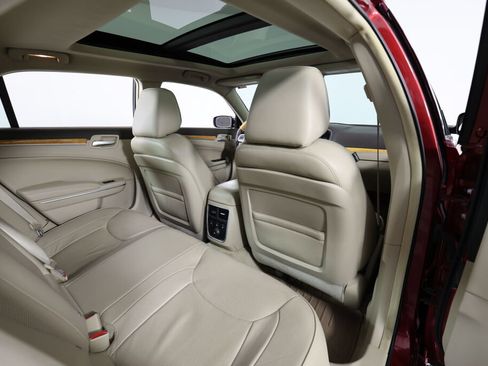 Used 2014 Chrysler 300 C RWD image 19