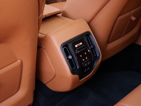 Used 2021 Aston Martin DBX image 19