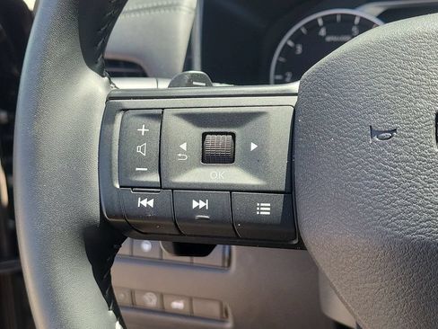 Used 2025 Nissan Rogue SV FWD image 23